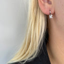 Kleopatra ørebøjler 0,40 H-W/SI 14 karat hvidguld