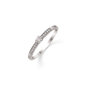 Sølv ring rhodineret syntetisk cubic zirconia i 4 grabber og uden om på skinnen.
