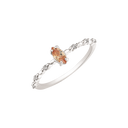 Sølv ring med 1 champagnefarvet og 3 hvide på hver side syntetiske cubic zirconia på skinnen.