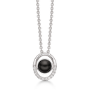 Sølv halskæde rhodineret oval ring med syntetiske cubic zir. i kanten i den ene ende og rund sort onyx i midten. Mål: 15 x 12,5 x 8 mm. Kæden er rhodineret sølv i længde 42-45 cm.
