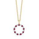 14 kt guld vedhæng cirkel med 9 rubiner og 9 brillanter Mål:12,80 x 1,80 mm Brillant i alt 0,14 ct w/si Kæden er sølvforgyldt i længde 42-45 cm