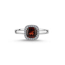 14kt. GRACE Ring med cushion-cut Granat 6mm + 0,12ct. w-si