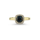 14kt. GRACE Ring med cushion-cut Londonblå topas 6mm + 0,12ct. W-si