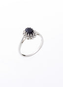 Ring Hvidguld Roset Med Safir Og Diamant 0,06Ct. W.P1 585