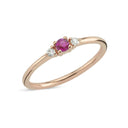14kt. PETIT ring med rubin og 2x0,025ct. W-si