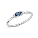 14kt. PETIT ring med oval safir og 2 x 0,025 ct. W-si