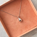 Vedhæng dråbe 7x11mm sølv rh. m/kæde