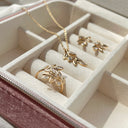 Bred 8 karat guld ring med blade og zirkonia