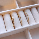 tynd guld ring med kugler i 8 karat guld