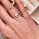 8 karat guld solitaire ring m. zirkonia