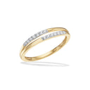 2 i en 8 karat guld ring med zirkonia
