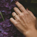 JUSTERBAR SCARLETT RING I FORGYLDT MESSING