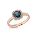 14kt. GRACE Ring med cushion-cut Londonblå topas 6mm + 0,12ct. W-si