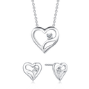 Sølv smykkesæt rhodineret hjerte med syntetisk cubic zirconia.  Kæden er rhodineret sølv i længde 42-45 cm.