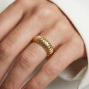 Ring Riva – 18k forgyldt, med en poleret overflade